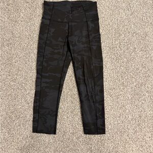 Lululemon Black Camouflage Cropped Leggings